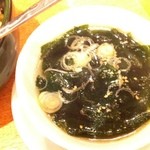 焼肉問屋 牛蔵 - ビビンバについているわかめスープ