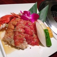 叙々苑 東京ドームシティ ラクーア店 - これは東京オペラシティの叙々苑でオーダーしたオマール海老。
                    叙々苑は店舗によってメニューが若干違うのが面白いですね(^O^)