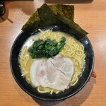 横浜家系ラーメン 矢中家 - 矢中家らーめん(半玉大盛り)