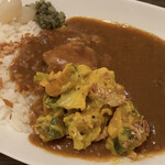 元町チキンカレーのお店 パルフェ - トッピング乗せカレー