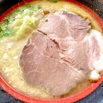 ishiusugemmugijikaseira-memmarugama - 鶏白湯塩ラーメン　石臼玄麦自家製麺
