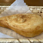 未来カレー こりす - 焼き立てパン。サーブ直後はパチパチと音がします。