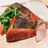 なにわ料理 有 - 迷いカツオ藁タタキ