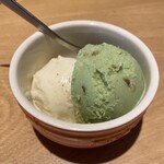 Vanilla and pistachio double ice cream