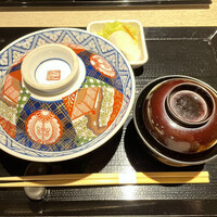 うなぎ 目白ぞろ芽 - うな丼、ランチのみ