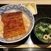 うなぎ 目白ぞろ芽 - うな丼、思ったより満足感