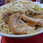 ラーメン二郎 - チャーシューの厚さ