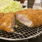 とんかつ 川久 - 中心はピンク色