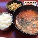 アナバ - 野菜たっぷりユッケジャン(820円)