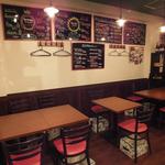 レ・フルシェット - カフェのようなさっぱりとした内装で、“ビストロにありがちな、せせこましさ”が無い！
      
      