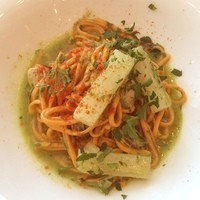 IL PINOLO 梅田 - 牡蠣と春菊のパスタ。
                美味しい☆*:.｡. o(≧▽≦)o .｡.:*☆