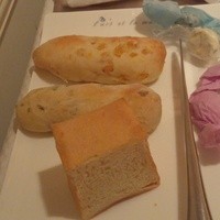 ラール・エ・ラ・マニエール - パン　右上の飴のようなものがバター！！