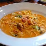 小エビとチンゲン菜のトマトクリームソース　タリアテッレ