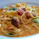 小エビとチンゲン菜のトマトクリームソース　タリアテッレ