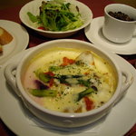 炭の花 - 根菜と魚介・ショートパスタのグラタンランチ　熱々をどうぞ。