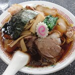 青島食堂 司菜 - 醤油スープが輝いていますね✨