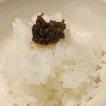 おみ乃 - ・鶏肉味噌オンザ土鍋ご飯
      