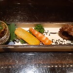 割烹 渡邊 - 右はイイダコだけど、ひと欠片食べた後の写真