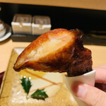 おみ乃 - ・手羽先（百合根と餅米）菜の花添え2