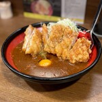 Ken-chan curry - チキンカツカレー、生卵トッピング