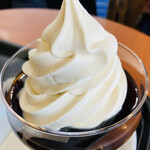 Kafe Beroche - 珈琲ゼリーの上にはたっぷりのソフトクリーム♡