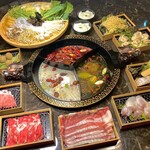 【周六、周日、节假日限定】20种食材！全卷特色三色火锅午餐套餐