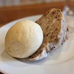 Daurade - 自家製パン～ミルクと胡麻
