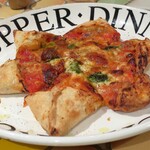 トリワイン ＰＩＫＯＳＨＨＨＵ - カルツォーネ ハーフピザ