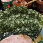 横濱ラーメン あさが家 - 海苔増しは6枚150円。