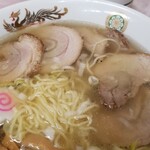 中華料理 喜楽 - 麺の表情など。