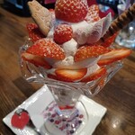 いちごパフェとお抹茶のお店 る～ちぇ - イチゴパフェ