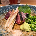 焼鳥 空 - スジガツオ藁焼き
      ちょい少なめ 1100円