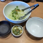 かつはな亭 - キャベツとお新香