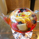 Cafe Blanc - フルーツの量が尋常じゃない！ りんご・オレンジを主軸に、いちご・ブルーベリー・クランベリー・マスカットなど