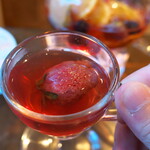 Cafe Blanc - いちごはコンポート状に柔らかくして入れてある。一つひとつ、手が込んでいる