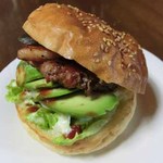 エーバーガーズ カフェ - アボカドバーガー