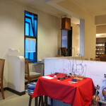 Cafe Blanc - ワイヤーで作られたアートも飾られる