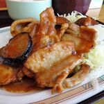 キッチンオトボケ - 肉茄子炒め定食（特盛）、生卵800円