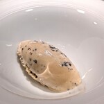 蒼 - 黒トリュフのアイスクリーム。これも半端ないトリュフ量で、どこのアイスクリームより好き。