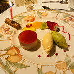 ル・クープル - フランボワーズのムース、キウイのソルベ、ハチミツのアイス