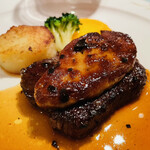 ル・クープル - 和牛フィレ、フォアグラ、ソース・ペリグー