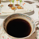 ル・クープル - メレンゲ、チョコ、カラメル、食後のコーヒー