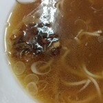 支那ソバ かづ屋 - 揚げネギ投入