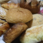 ドミニク サブロン マルシェ エ カフェ - ドウ・レーブ、イルギオットーネのパンも一緒に