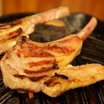 成吉思汗 大黒屋 - 骨付ラムを焼く（2012年12月）