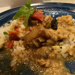 カレーとアイスの店 かりす - カレー2種盛り「ブラックペッパーポークカレー」「じゃがいもの田舎味噌チキンキーマ」