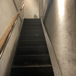 Na Camo guro - 扉を開け、この階段をあがり。