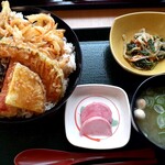 Irodori - 季節の野菜天丼(700円也) ご飯の量も半端ない‥