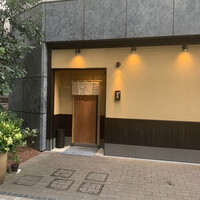 鮨 龍次郎 - 外観。私道の奥。