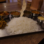 ナンディニ - ノンベジミールス(チキンフライ→ポリヤル。プーリなし。ライス大盛り)